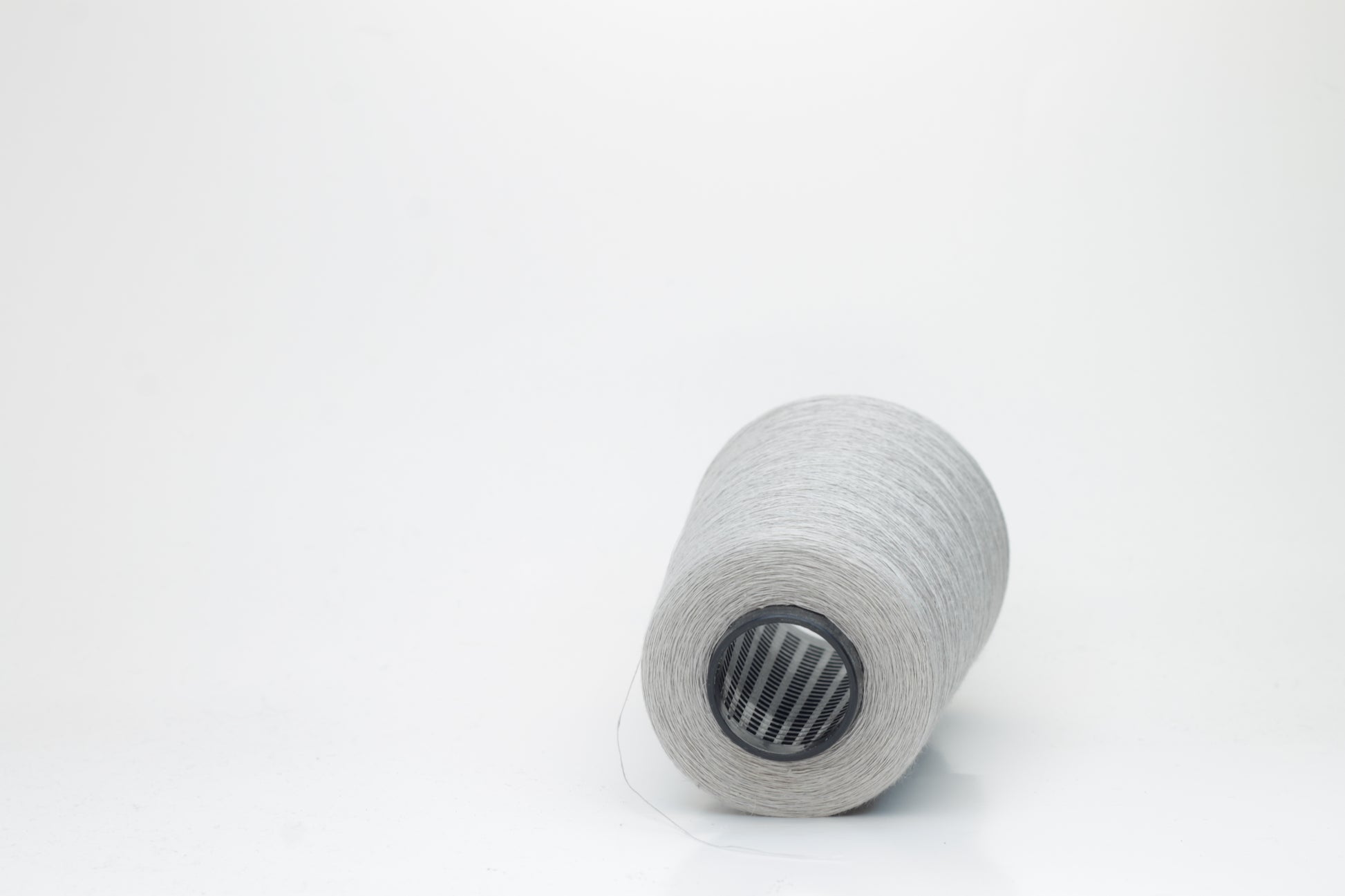 Fine, single-ply linen yarn in a rich Aluminum. Reveals a crisp texture and subtle natural sheen, typical of pure linen fiber.