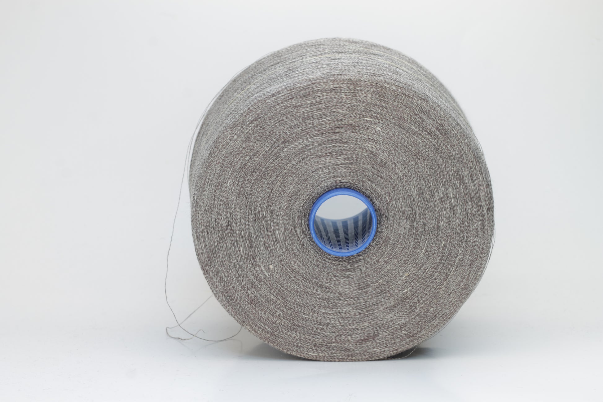 Fine, single-ply linen yarn in a rich Medium Heather Gray. Reveals a crisp texture and subtle natural sheen, typical of pure linen fiber.