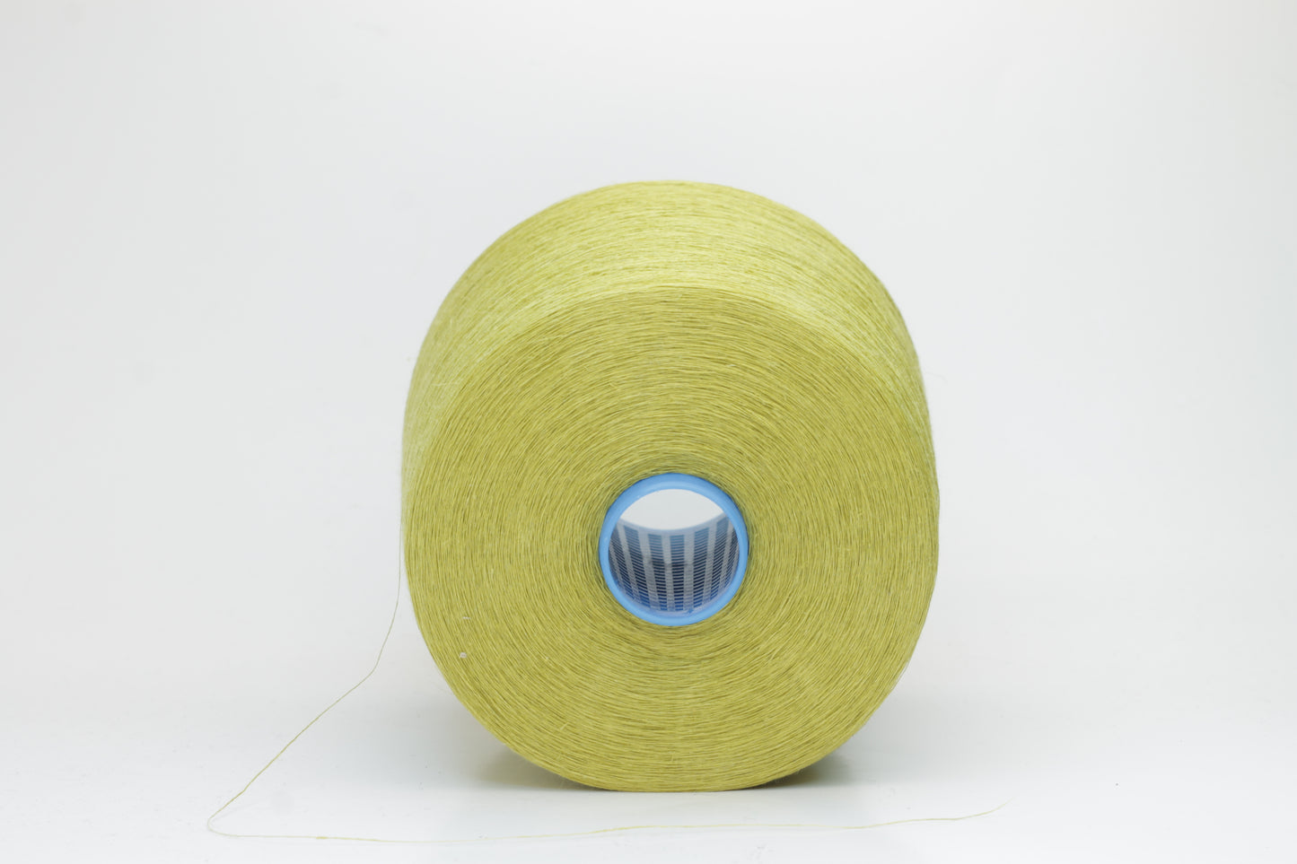 Fine, single-ply linen yarn in a rich Pistachio. Reveals a crisp texture and subtle natural sheen, typical of pure linen fiber.