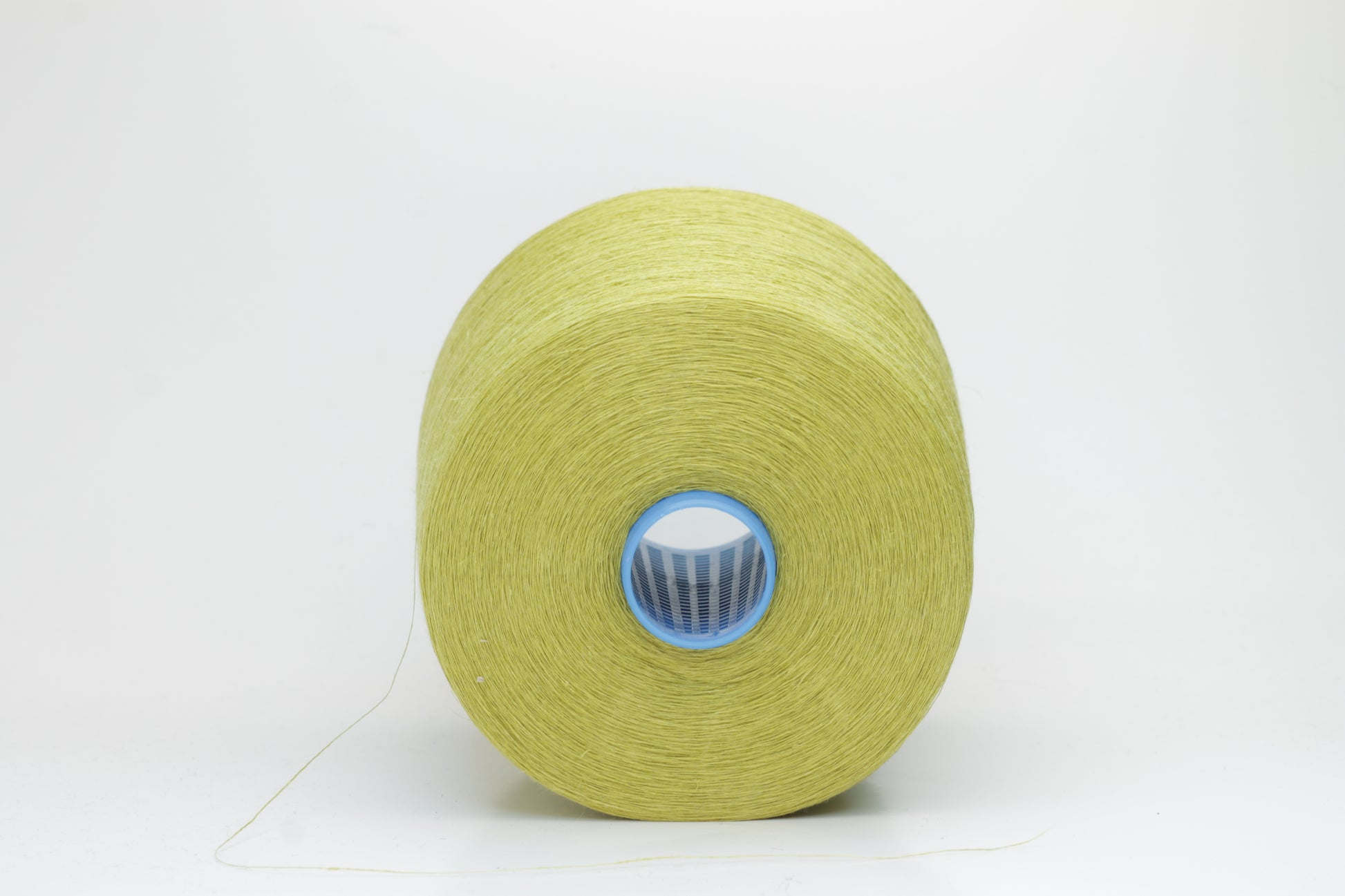 Fine, single-ply linen yarn in a rich Pistachio. Reveals a crisp texture and subtle natural sheen, typical of pure linen fiber.