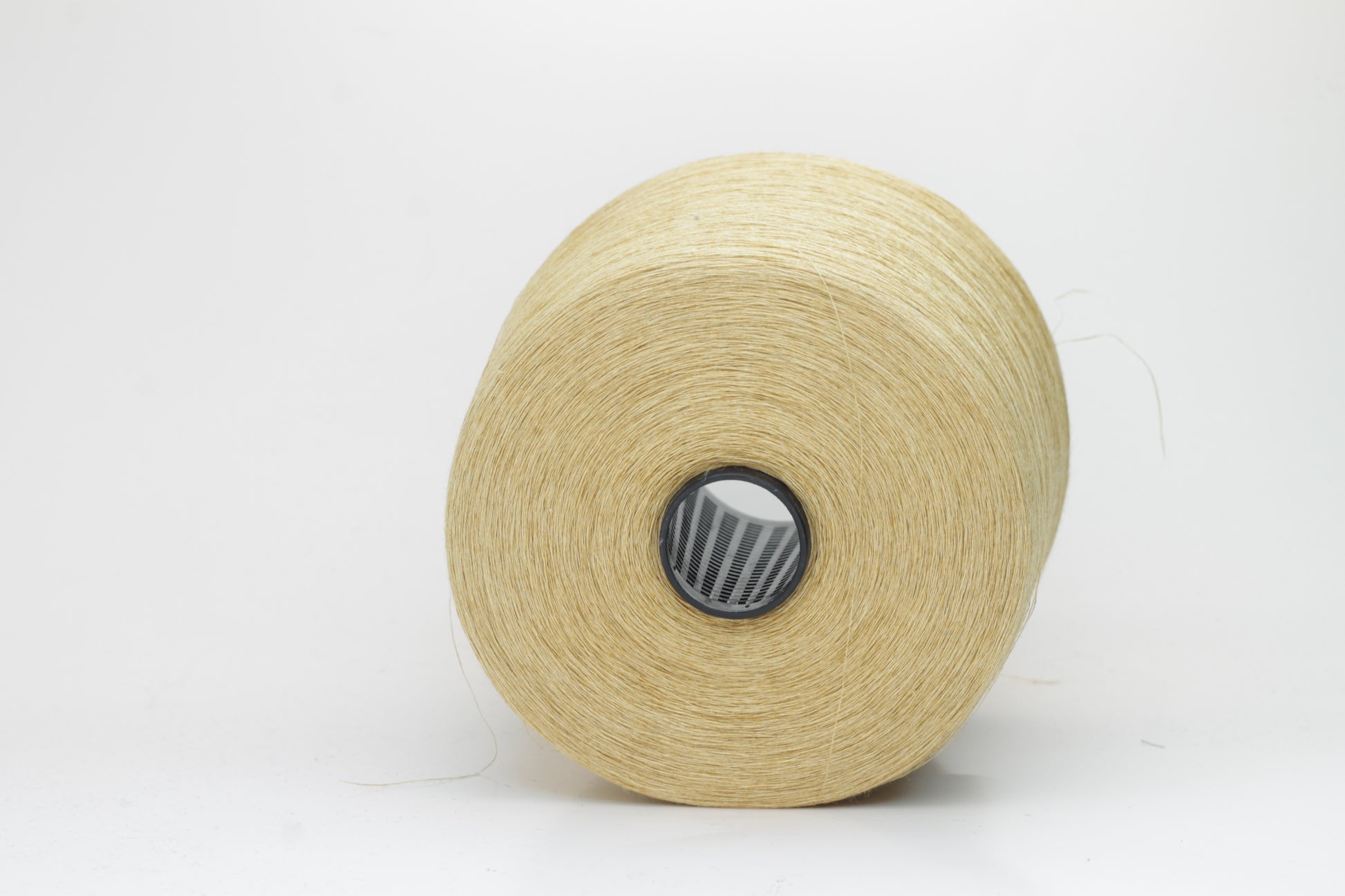 Fine, single-ply linen yarn in a rich Pale Butter. Reveals a crisp texture and subtle natural sheen, typical of pure linen fiber.