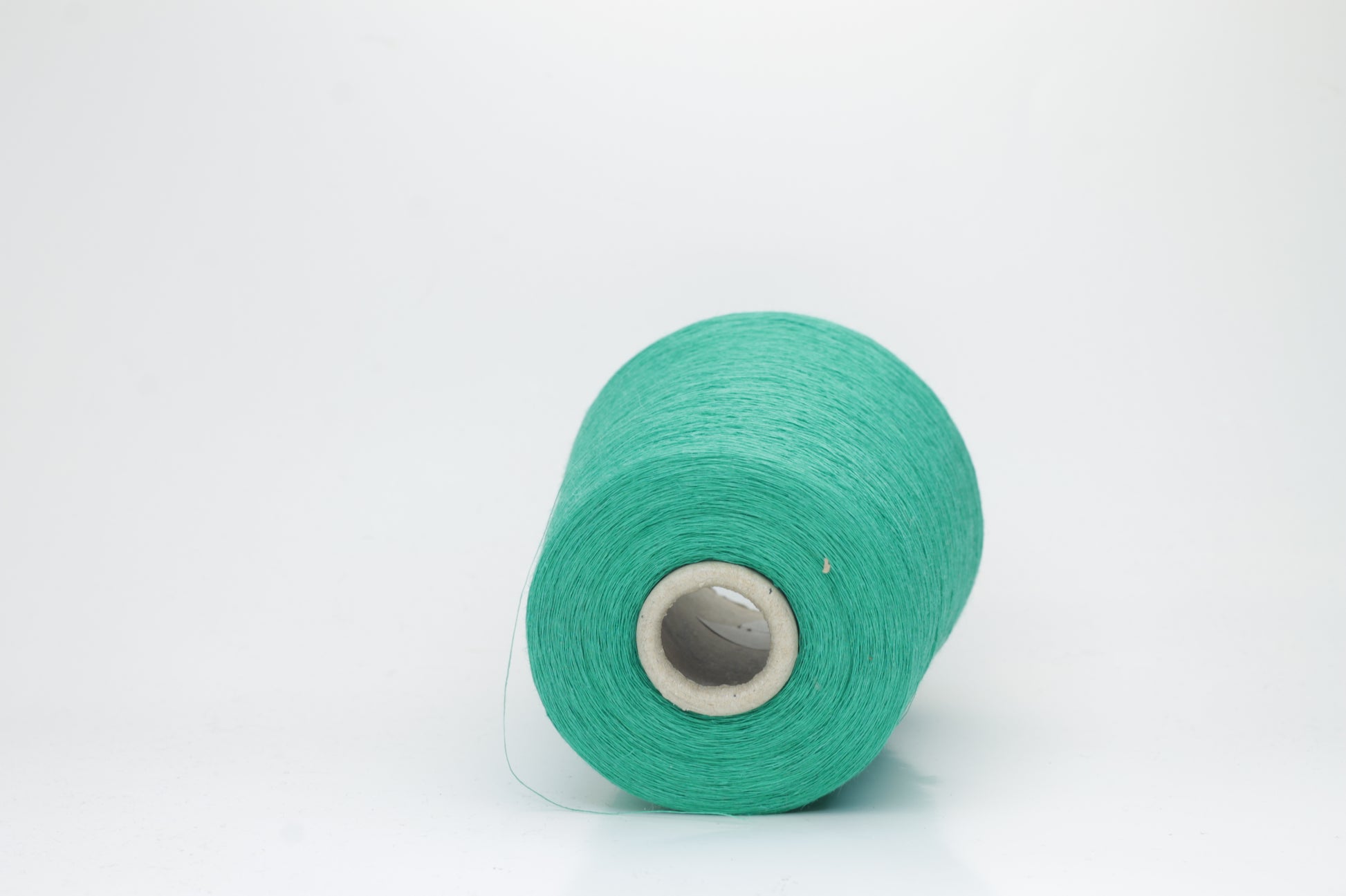 Fine, single-ply linen yarn in a rich Green. Reveals a crisp texture and subtle natural sheen, typical of pure linen fiber.