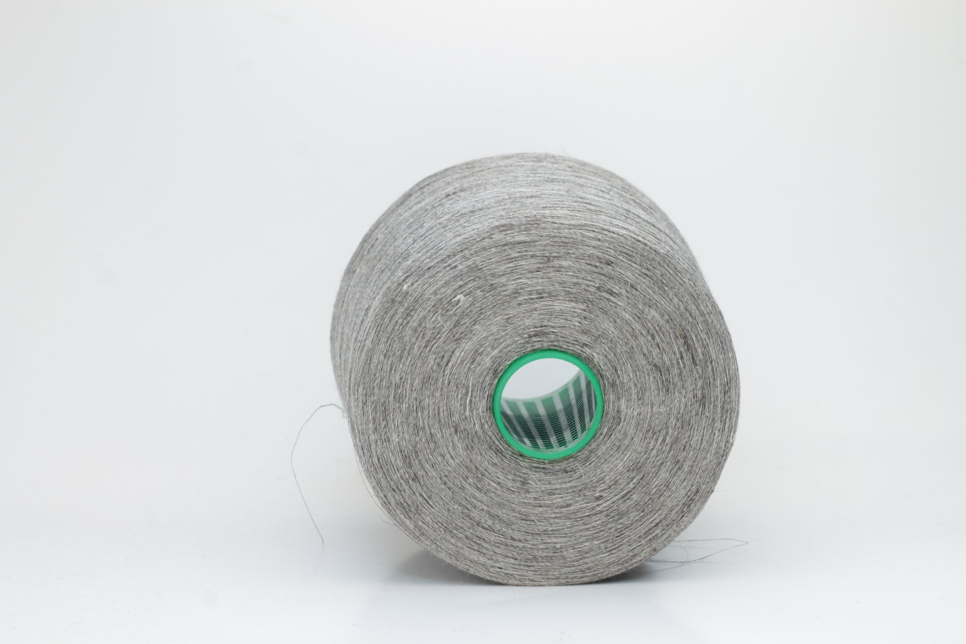 Fine, single-ply linen yarn in a New Opale. Reveals a crisp texture and subtle natural sheen, typical of pure linen fiber.