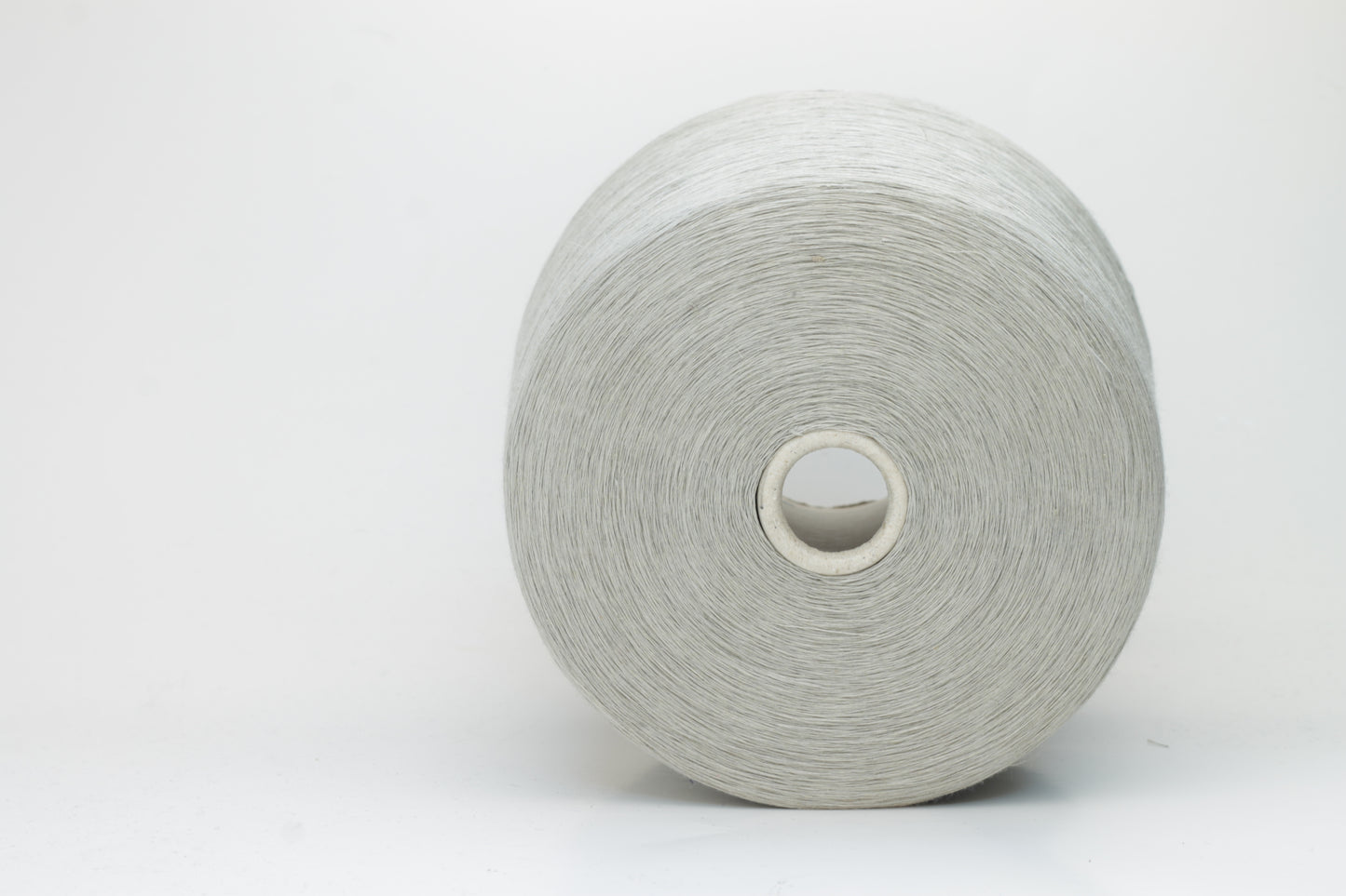 Fine, single-ply linen yarn in a rich Silver. Reveals a crisp texture and subtle natural sheen, typical of pure linen fiber.