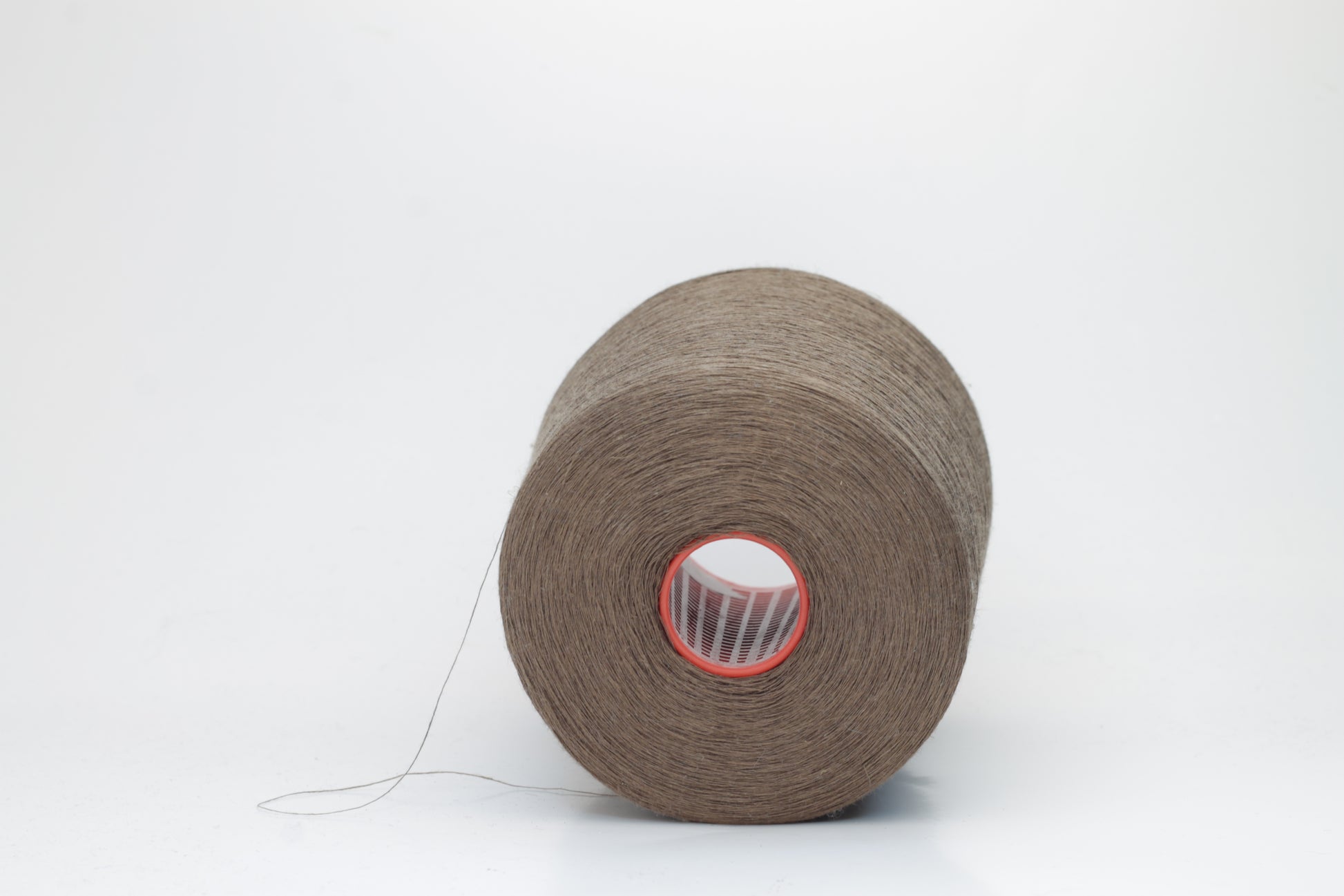 Fine, single-ply linen yarn in a rich Brown. Reveals a crisp texture and subtle natural sheen, typical of pure linen fiber.