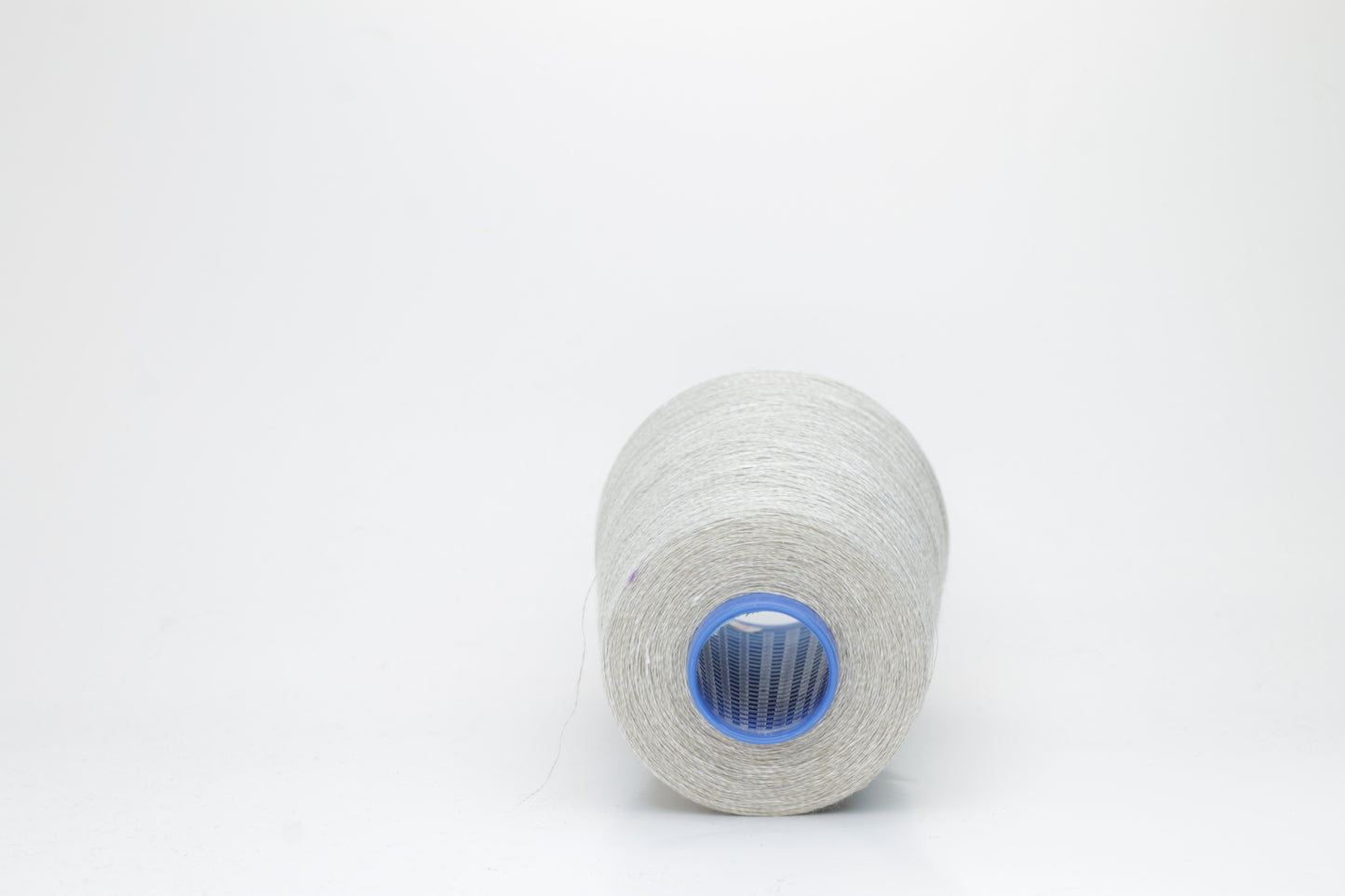Fine, single-ply linen yarn in a rich Light Gray. Reveals a crisp texture and subtle natural sheen, typical of pure linen fiber.