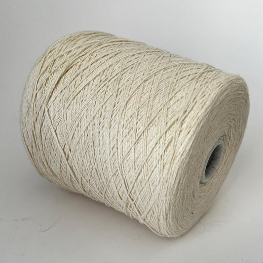 Freedom Royal Alpaca Blend Yarn 70/30 Italy. Color White. Per 100gr