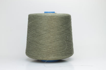 Fine, single-ply linen yarn in a rich Sedano. Reveals a crisp texture and subtle natural sheen, typical of pure linen fiber.