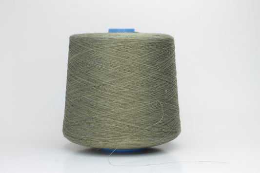 Fine, single-ply linen yarn in a rich Sedano. Reveals a crisp texture and subtle natural sheen, typical of pure linen fiber.