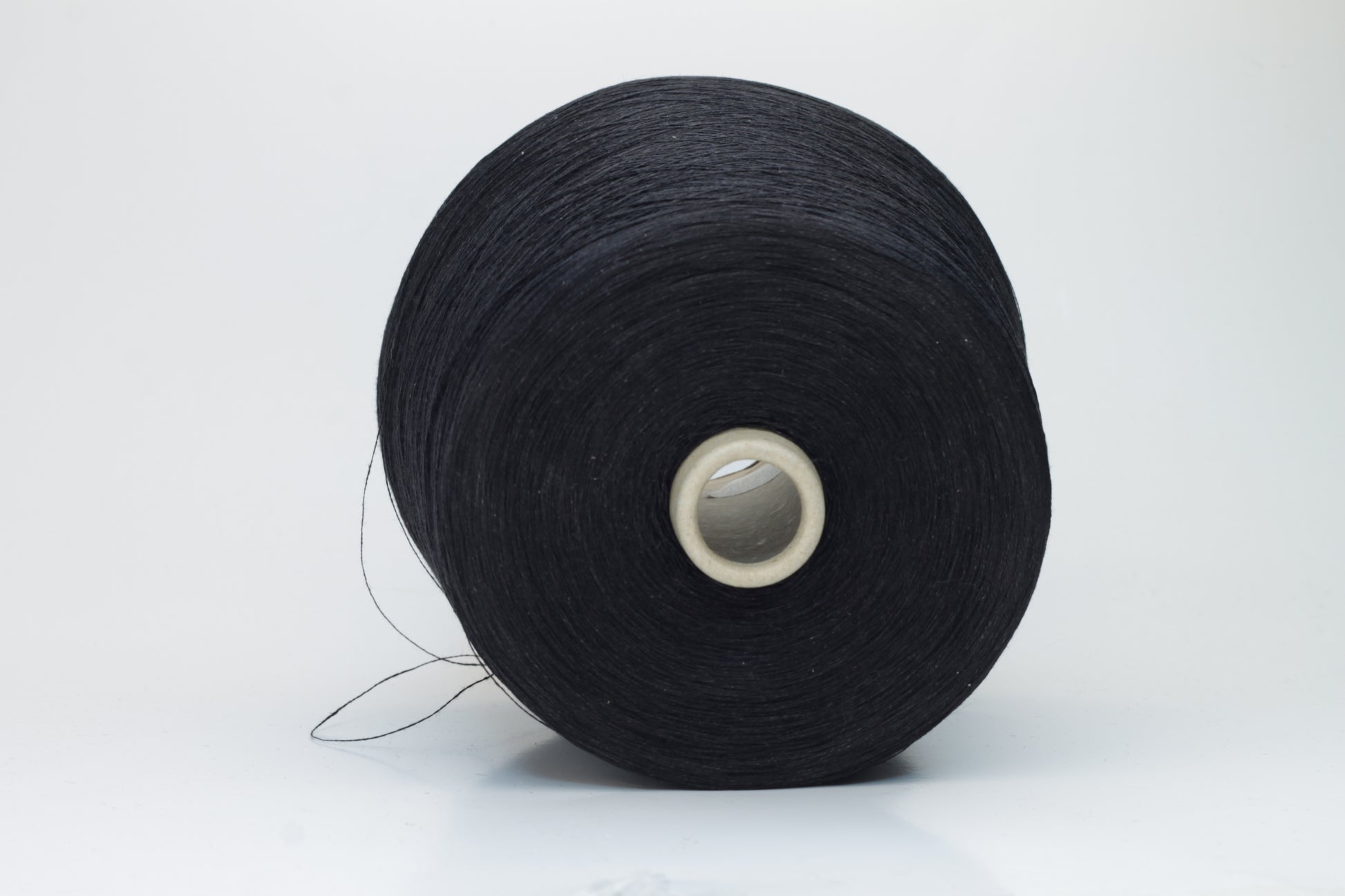 Finely spun Nm 2/26 linen yarn in a rich, deep ardesia slate gray, showcasing a smooth, uniform twist and subtle natural sheen.