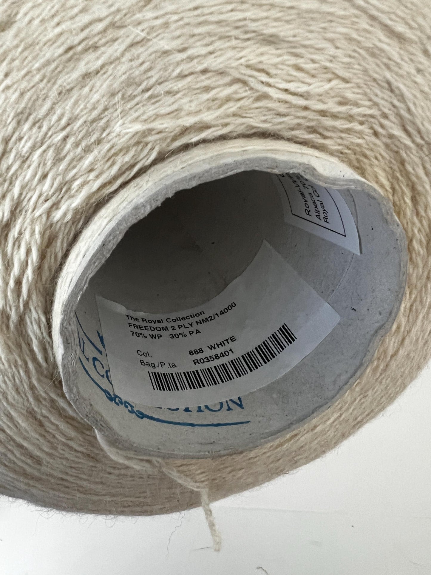 Freedom Royal Alpaca Blend Yarn 70/30 Italy. Color White. Per 100gr