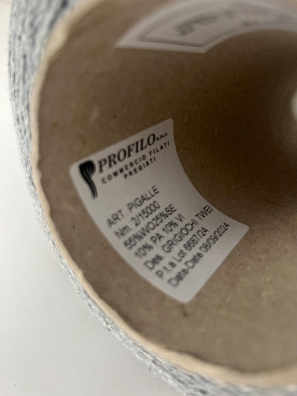 Wool 50%,Silk 25%,VI 10%,PA 10%.Color GRIGIOCHI TWEED.Per 100 gr