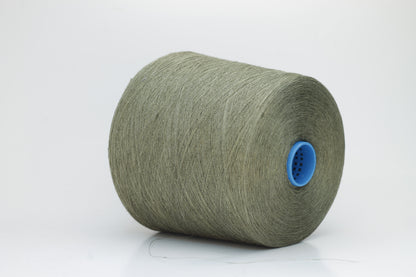 Fine, single-ply linen yarn in a rich Sedano. Reveals a crisp texture and subtle natural sheen, typical of pure linen fiber.