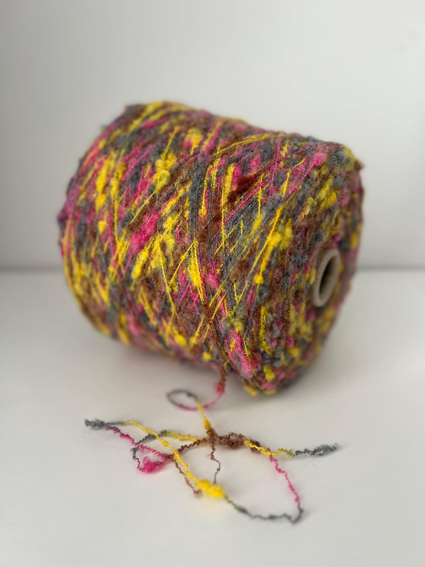 NODONE, Wool 90%, PA 10%.Nm 2500, color STAMPA MULTI.Per 100 gr