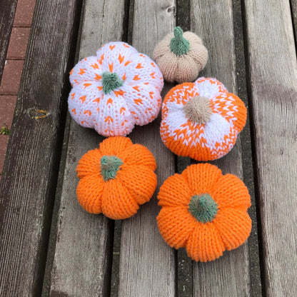 Pumpkin knitting pattern, easy Halloween and Thanksgiving Day decor, bowl fillers