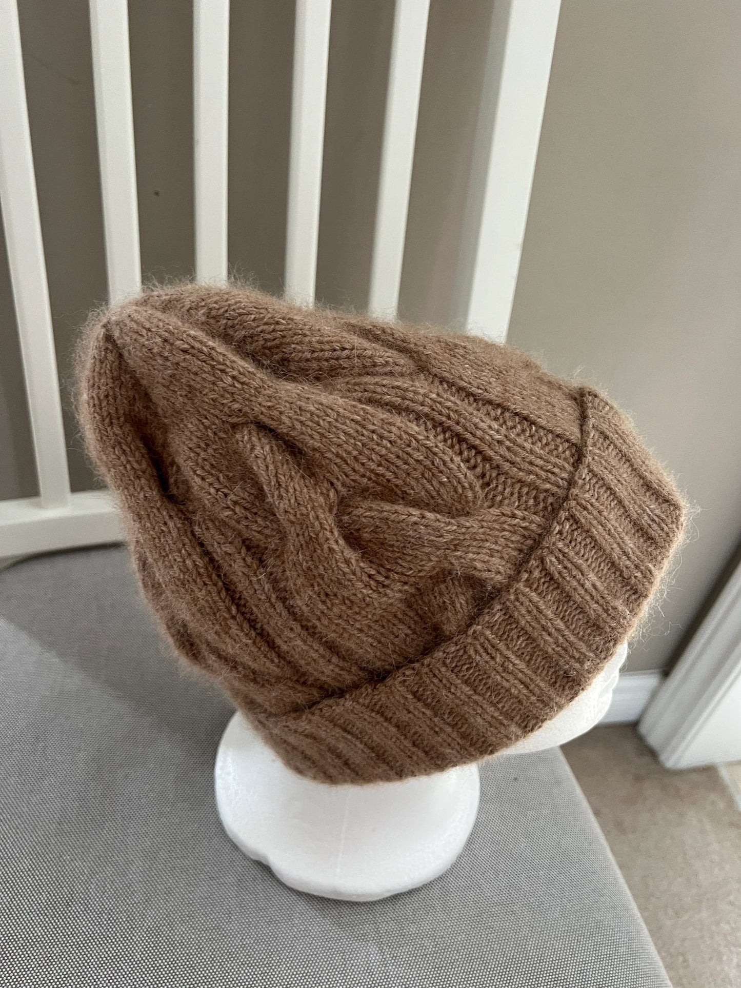 Knitting pattern winter hat, Easy knit pattern cable hat