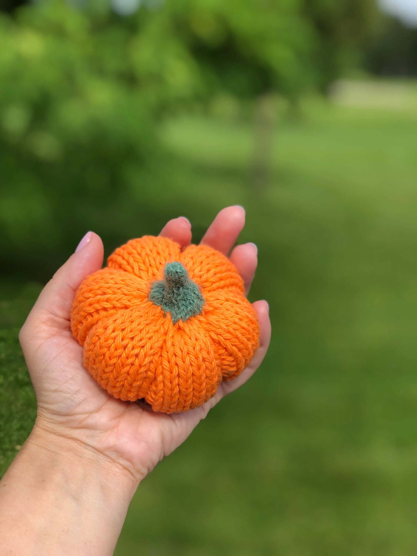 Pumpkin knitting pattern, easy Halloween and Thanksgiving Day decor, bowl fillers